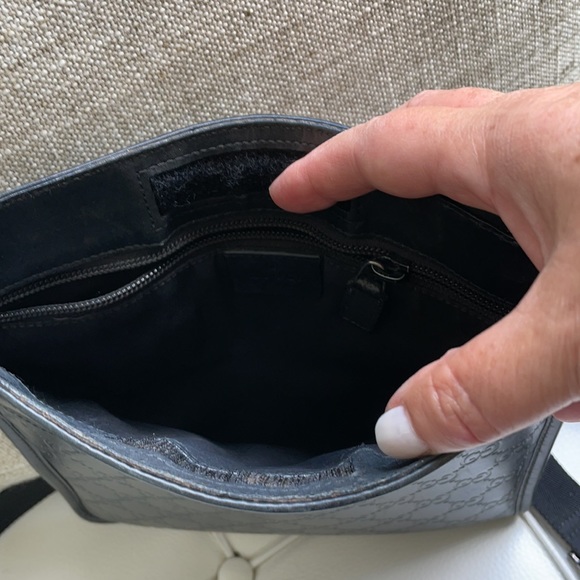 GUCCI Black Cross Body Bag - Picture 2 of 2